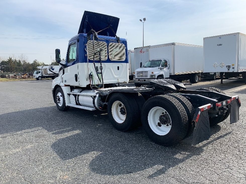 Day Cab Tractor-Heavy Duty Tractors-Freightliner-2019-T12664ST-Charlotte-NC-528,900\n\t\tmiles-$ 39,500 - Image 5
