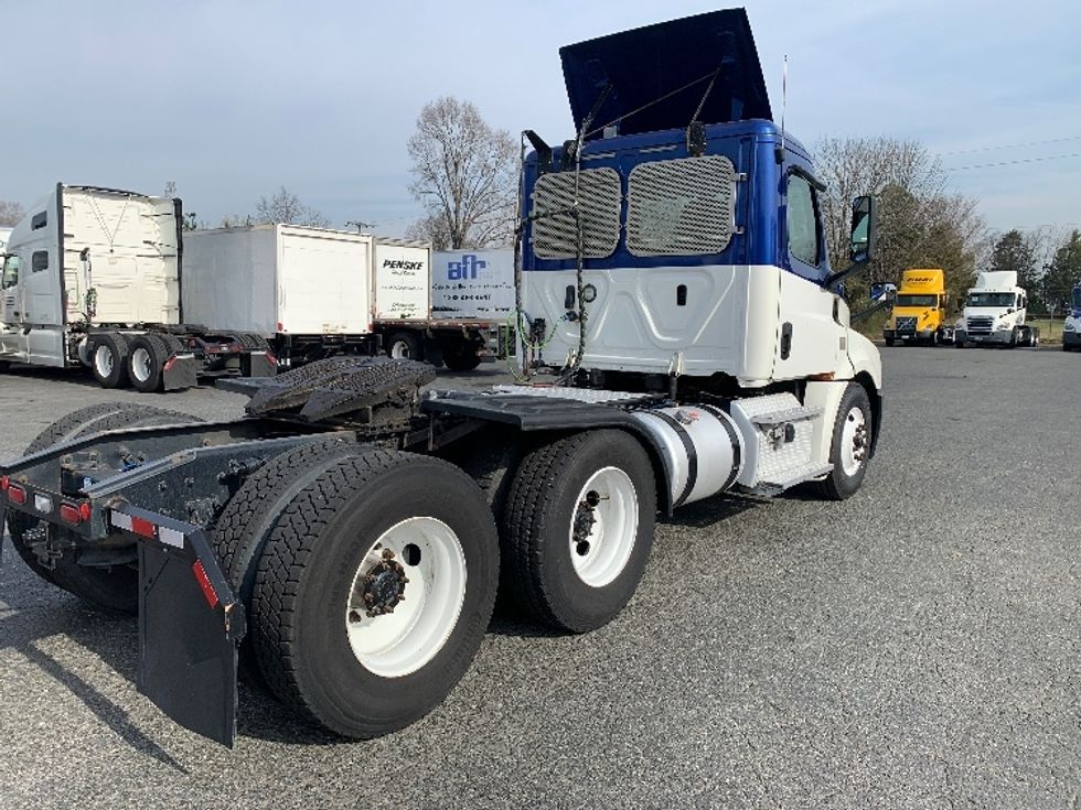 Day Cab Tractor-Heavy Duty Tractors-Freightliner-2019-T12664ST-Charlotte-NC-528,900\n\t\tmiles-$ 39,500 - Image 7
