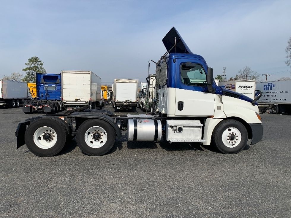 Day Cab Tractor-Heavy Duty Tractors-Freightliner-2019-T12664ST-Charlotte-NC-528,900\n\t\tmiles-$ 39,500 - Image 8