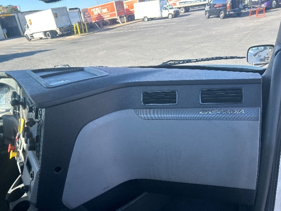 Day Cab Tractor-Heavy Duty Tractors-Freightliner-2019-T12664ST-Charlotte-NC-557,831\n\t\tmiles-$ 35,500 - Image 13