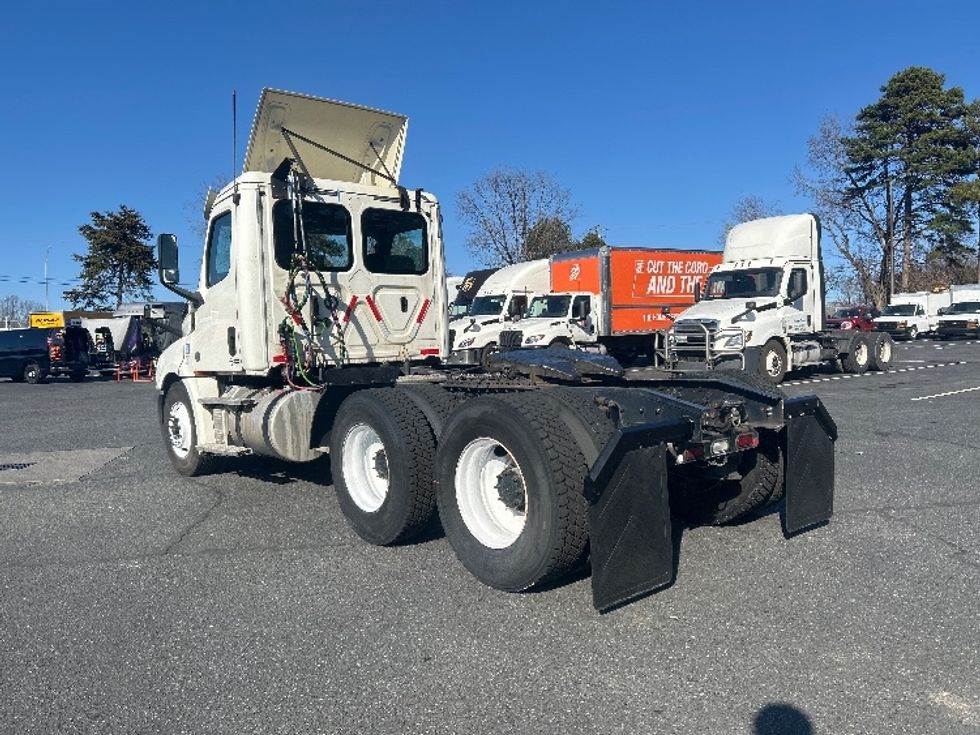 Day Cab Tractor-Heavy Duty Tractors-Freightliner-2019-T12664ST-Charlotte-NC-557,831\n\t\tmiles-$ 35,500 - Image 5