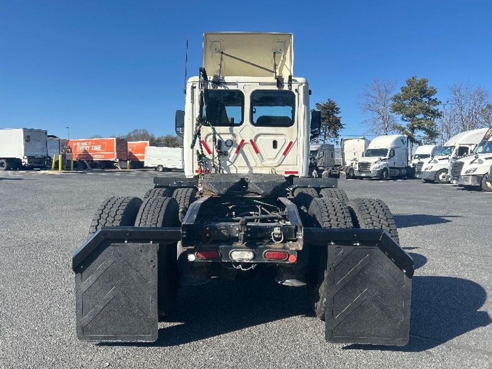 Day Cab Tractor-Heavy Duty Tractors-Freightliner-2019-T12664ST-Charlotte-NC-557,831\n\t\tmiles-$ 35,500 - Image 6