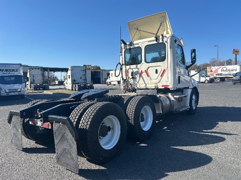 Day Cab Tractor-Heavy Duty Tractors-Freightliner-2019-T12664ST-Charlotte-NC-557,831\n\t\tmiles-$ 35,500 - Image 7