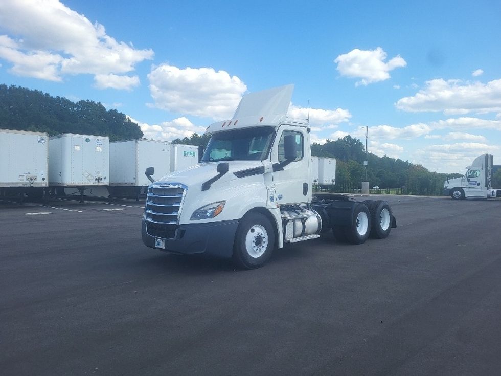 Day Cab Tractor-Heavy Duty Tractors-Freightliner-2019-T12664ST-Charlotte-NC-569,545\n\t\tmiles-$ 33,000 - Image 3