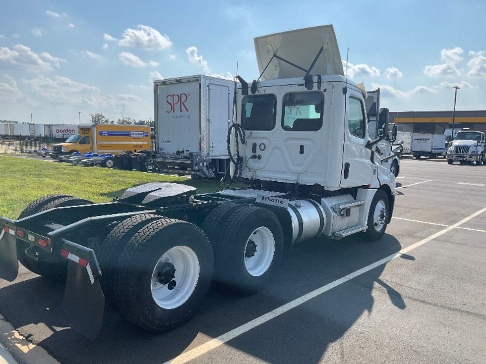 Day Cab Tractor-Heavy Duty Tractors-Freightliner-2019-T12664ST-Charlotte-NC-569,545\n\t\tmiles-$ 33,000 - Image 7