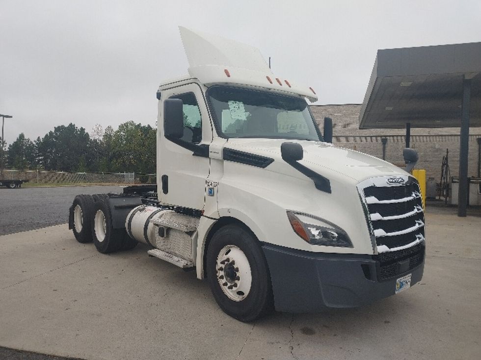 Day Cab Tractor-Heavy Duty Tractors-Freightliner-2019-T12664ST-Charlotte-NC-586,097\n\t\tmiles-$ 31,500 - Image 1