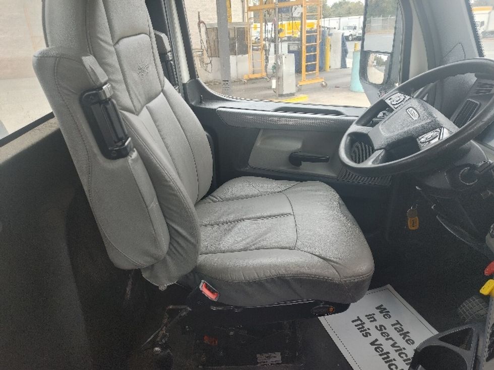 Day Cab Tractor-Heavy Duty Tractors-Freightliner-2019-T12664ST-Charlotte-NC-586,097\n\t\tmiles-$ 31,500 - Image 14