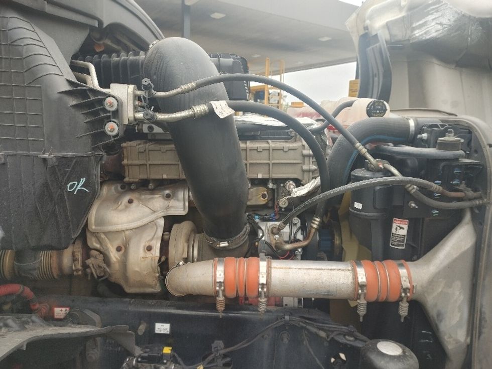 Day Cab Tractor-Heavy Duty Tractors-Freightliner-2019-T12664ST-Charlotte-NC-586,097\n\t\tmiles-$ 31,500 - Image 15