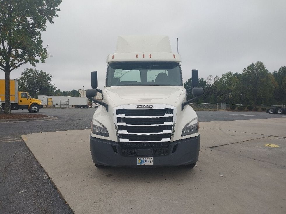 Day Cab Tractor-Heavy Duty Tractors-Freightliner-2019-T12664ST-Charlotte-NC-586,097\n\t\tmiles-$ 31,500 - Image 2