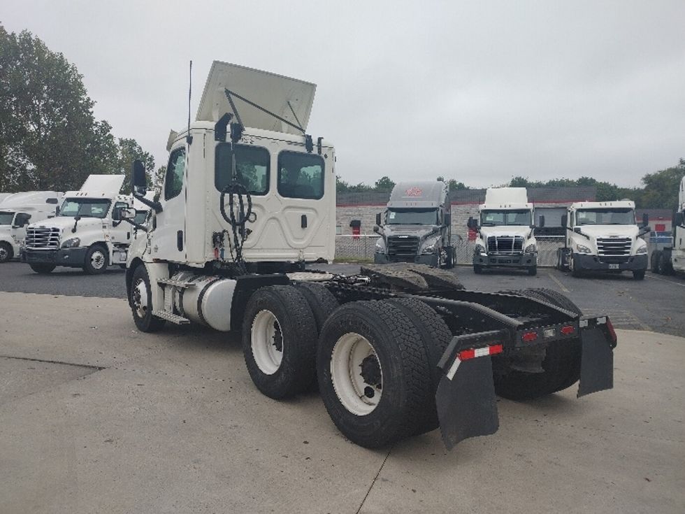 Day Cab Tractor-Heavy Duty Tractors-Freightliner-2019-T12664ST-Charlotte-NC-586,097\n\t\tmiles-$ 31,500 - Image 5
