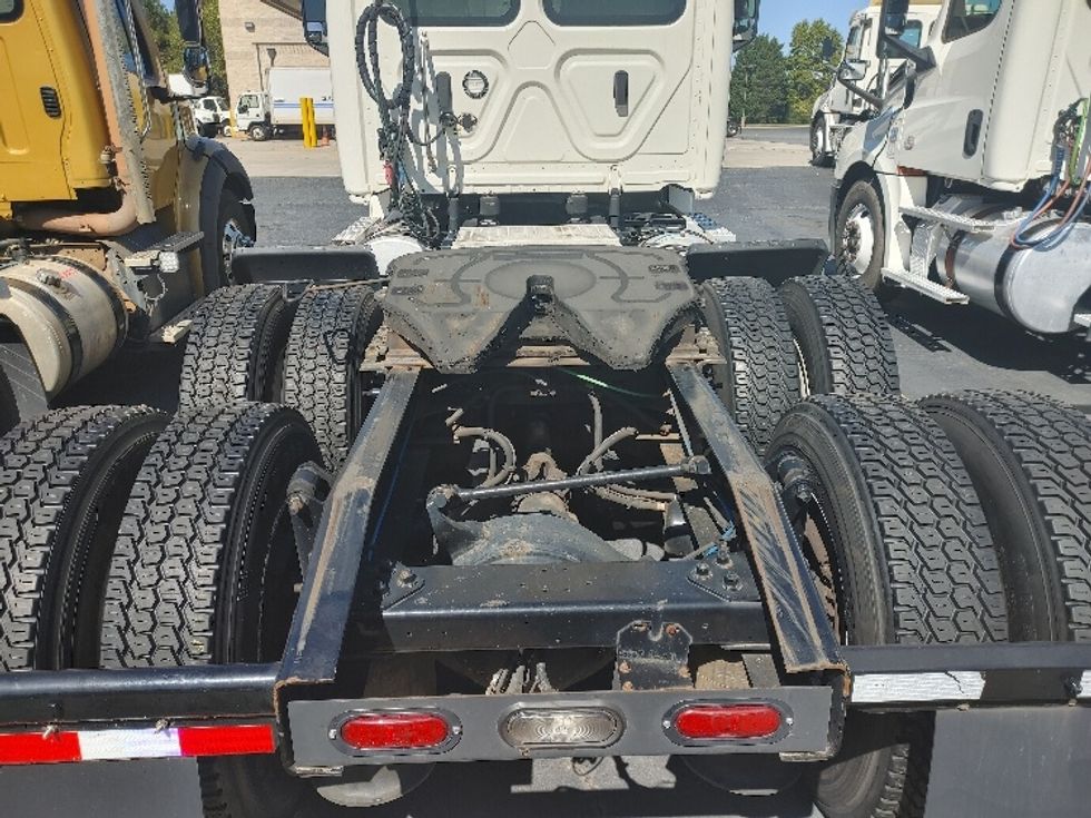 Day Cab Tractor-Heavy Duty Tractors-Freightliner-2019-T12664ST-Charlotte-NC-586,097\n\t\tmiles-$ 31,500 - Image 6