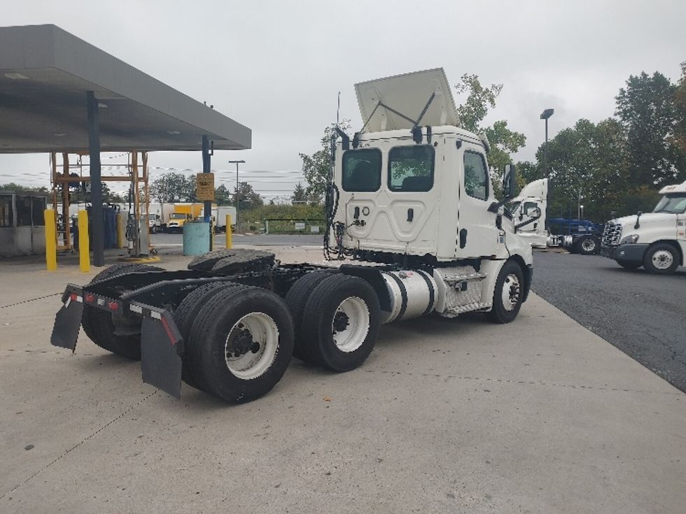 Day Cab Tractor-Heavy Duty Tractors-Freightliner-2019-T12664ST-Charlotte-NC-586,097\n\t\tmiles-$ 31,500 - Image 7