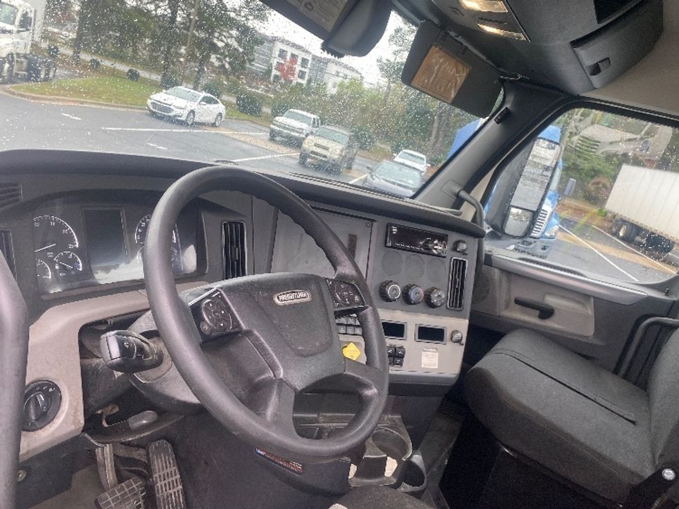 Day Cab Tractor-Heavy Duty Tractors-Freightliner-2019-T12664ST-Charlotte-NC-619,437\n\t\tmiles-$ 36,000 - Image 10
