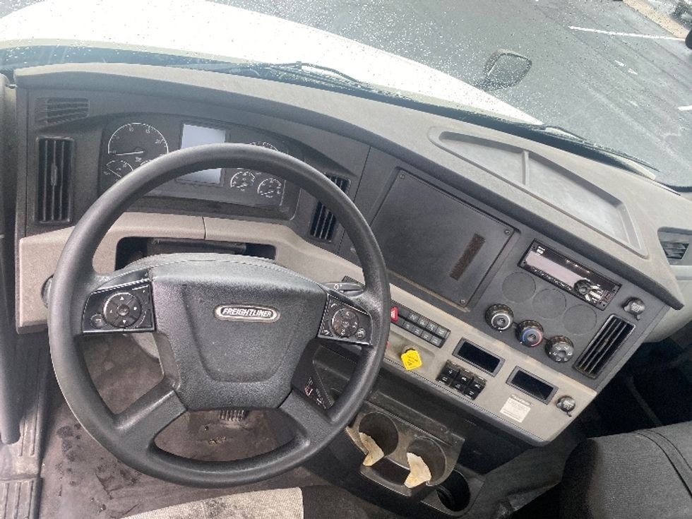 Day Cab Tractor-Heavy Duty Tractors-Freightliner-2019-T12664ST-Charlotte-NC-619,437\n\t\tmiles-$ 36,000 - Image 11