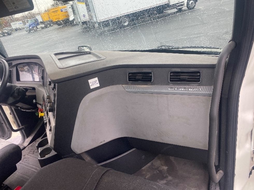 Day Cab Tractor-Heavy Duty Tractors-Freightliner-2019-T12664ST-Charlotte-NC-619,437\n\t\tmiles-$ 36,000 - Image 13