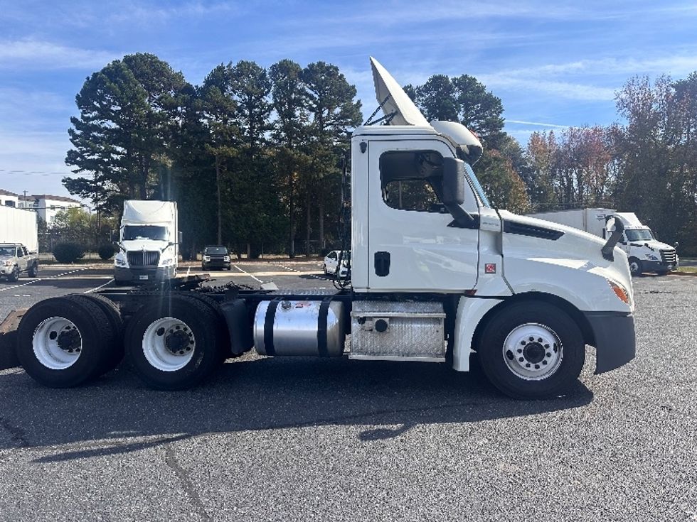 Day Cab Tractor-Heavy Duty Tractors-Freightliner-2019-T12664ST-Charlotte-NC-619,437\n\t\tmiles-$ 36,000 - Image 4