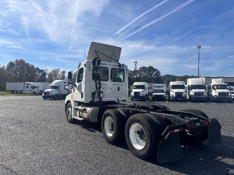 Day Cab Tractor-Heavy Duty Tractors-Freightliner-2019-T12664ST-Charlotte-NC-619,437\n\t\tmiles-$ 36,000 - Image 5