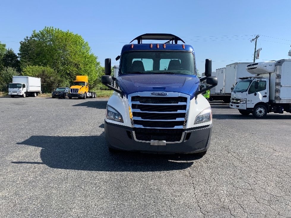 2019 Freightliner Cascadia 126" Day cab photo 2