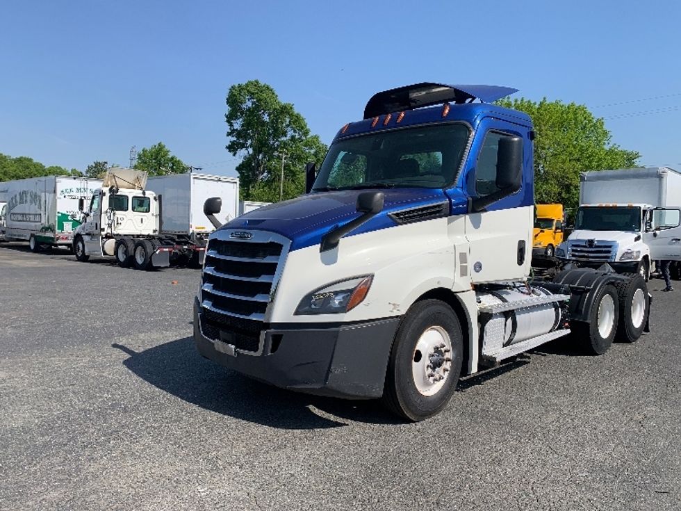 2019 Freightliner Cascadia 126" Day cab photo 3