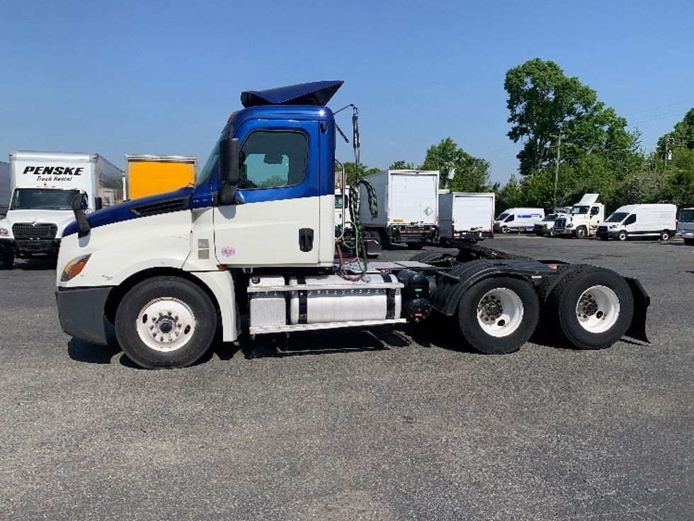 2019 Freightliner Cascadia 126" Day cab photo 4