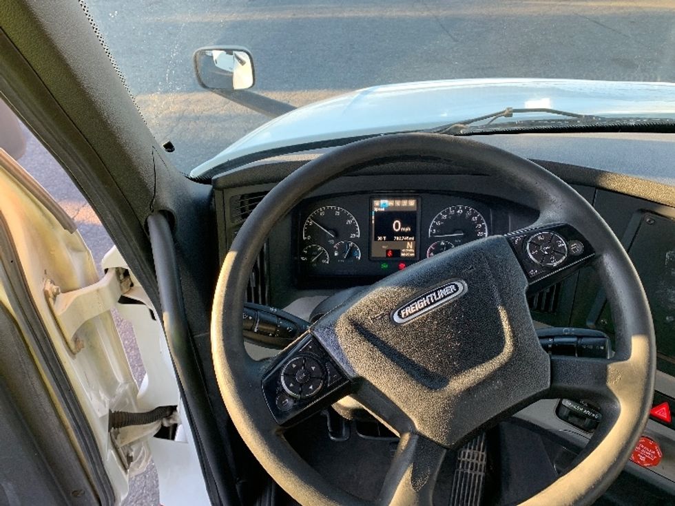 Day Cab Tractor-Heavy Duty Tractors-Freightliner-2019-T12664ST-Charlotte-NC-702,744\n\t\tmiles-$ 23,250 - Image 11
