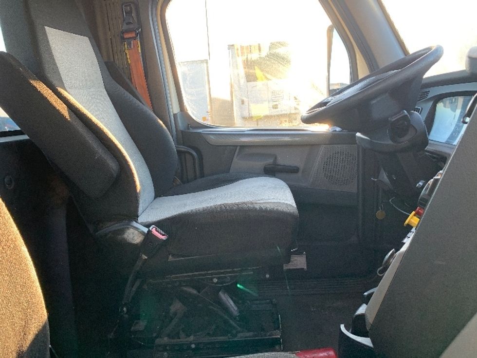 Day Cab Tractor-Heavy Duty Tractors-Freightliner-2019-T12664ST-Charlotte-NC-702,744\n\t\tmiles-$ 23,250 - Image 14