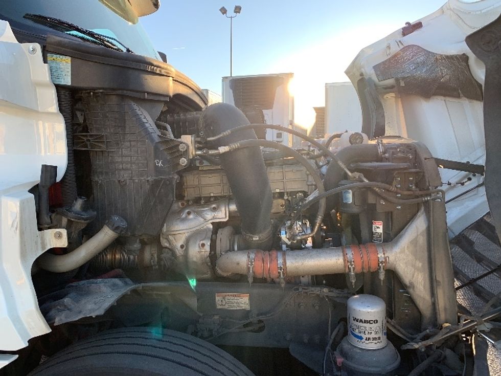 Day Cab Tractor-Heavy Duty Tractors-Freightliner-2019-T12664ST-Charlotte-NC-702,744\n\t\tmiles-$ 23,250 - Image 15