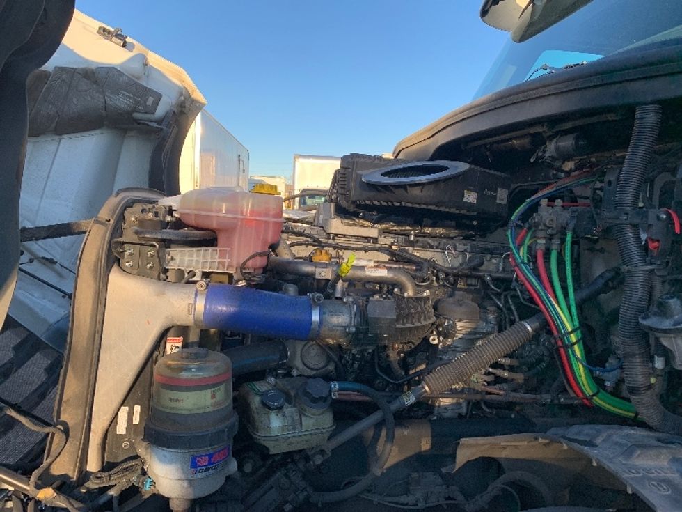 Day Cab Tractor-Heavy Duty Tractors-Freightliner-2019-T12664ST-Charlotte-NC-702,744\n\t\tmiles-$ 23,250 - Image 16