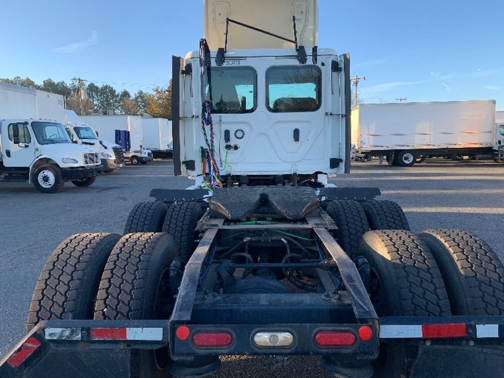 Day Cab Tractor-Heavy Duty Tractors-Freightliner-2019-T12664ST-Charlotte-NC-702,744\n\t\tmiles-$ 23,250 - Image 6
