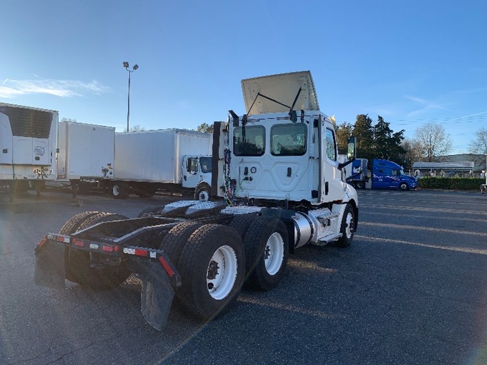 Day Cab Tractor-Heavy Duty Tractors-Freightliner-2019-T12664ST-Charlotte-NC-702,744\n\t\tmiles-$ 23,250 - Image 7