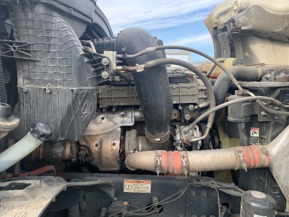 Day Cab Tractor-Heavy Duty Tractors-Freightliner-2019-T12664ST-Charlotte-NC-707,808\n\t\tmiles-$ 23,250 - Image 15