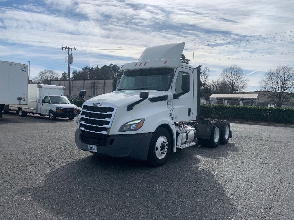 Day Cab Tractor-Heavy Duty Tractors-Freightliner-2019-T12664ST-Charlotte-NC-707,808\n\t\tmiles-$ 23,250 - Image 3