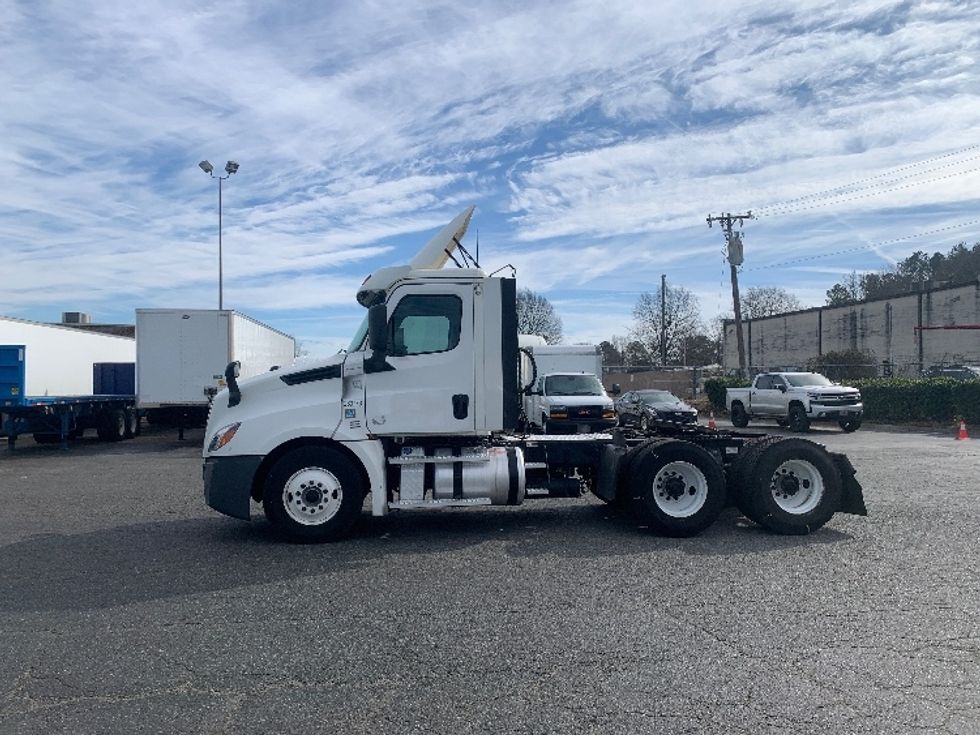 Day Cab Tractor-Heavy Duty Tractors-Freightliner-2019-T12664ST-Charlotte-NC-707,808\n\t\tmiles-$ 23,250 - Image 4