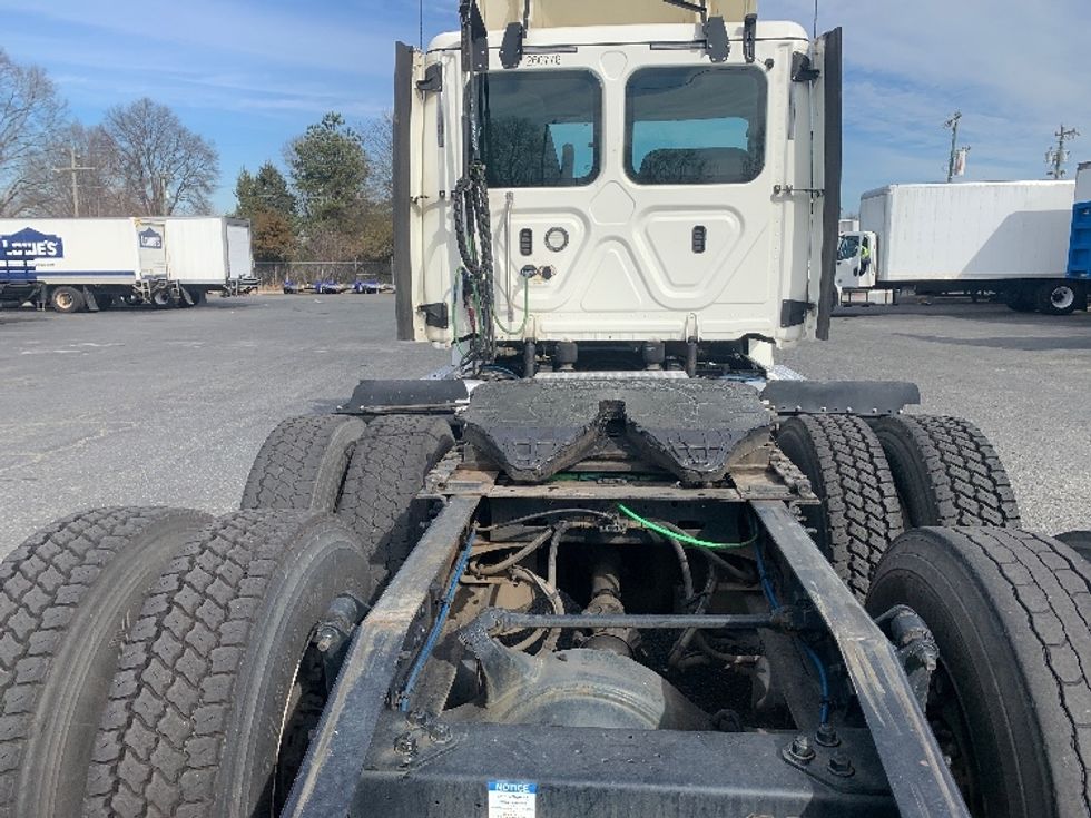 Day Cab Tractor-Heavy Duty Tractors-Freightliner-2019-T12664ST-Charlotte-NC-707,808\n\t\tmiles-$ 23,250 - Image 6