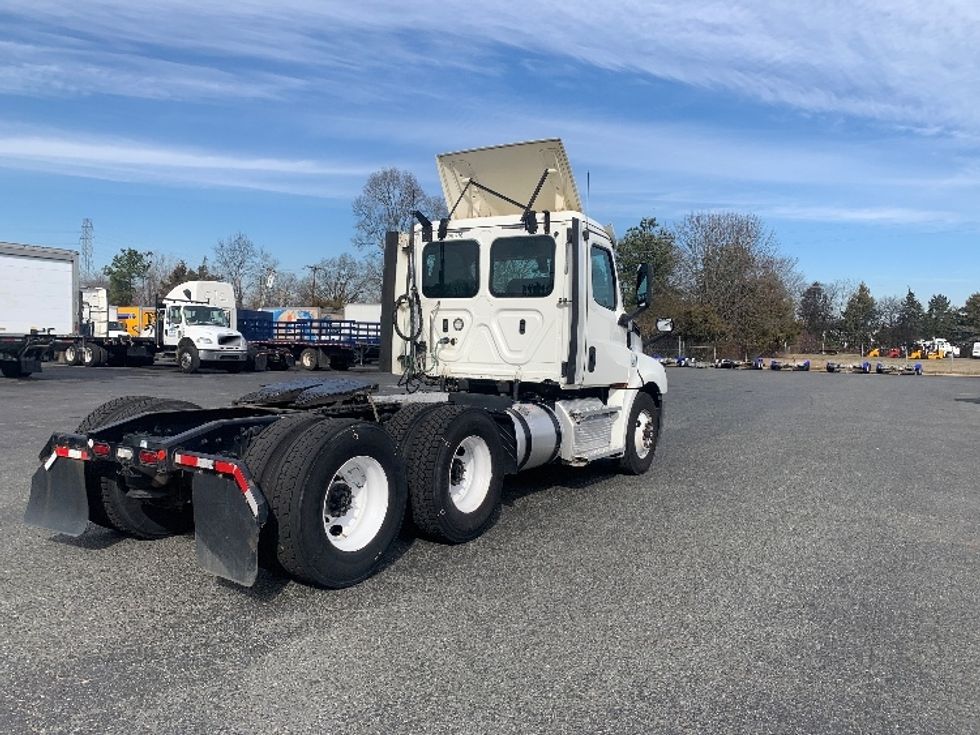 Day Cab Tractor-Heavy Duty Tractors-Freightliner-2019-T12664ST-Charlotte-NC-707,808\n\t\tmiles-$ 23,250 - Image 7