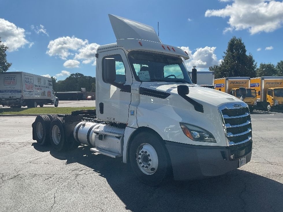 Day Cab Tractor-Heavy Duty Tractors-Freightliner-2019-T12664ST-Chattanooga-TN-719,916\n\t\tmiles-$ 25,250 - Image 1