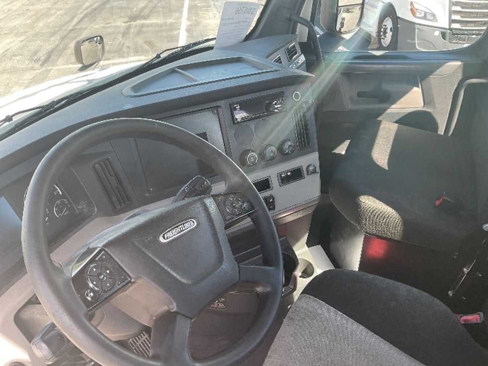 Day Cab Tractor-Heavy Duty Tractors-Freightliner-2019-T12664ST-Chattanooga-TN-719,916\n\t\tmiles-$ 25,250 - Image 10