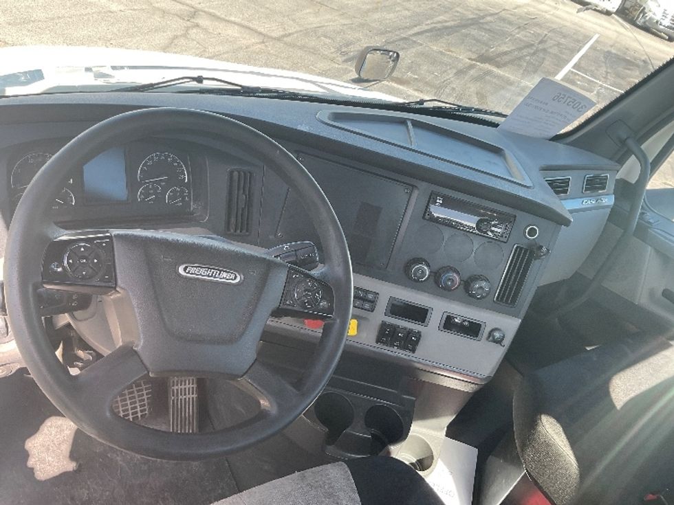 Day Cab Tractor-Heavy Duty Tractors-Freightliner-2019-T12664ST-Chattanooga-TN-719,916\n\t\tmiles-$ 25,250 - Image 11