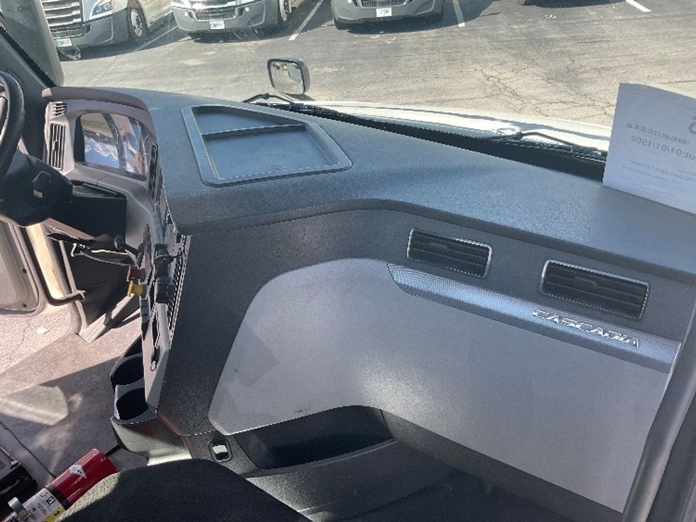 Day Cab Tractor-Heavy Duty Tractors-Freightliner-2019-T12664ST-Chattanooga-TN-719,916\n\t\tmiles-$ 25,250 - Image 13