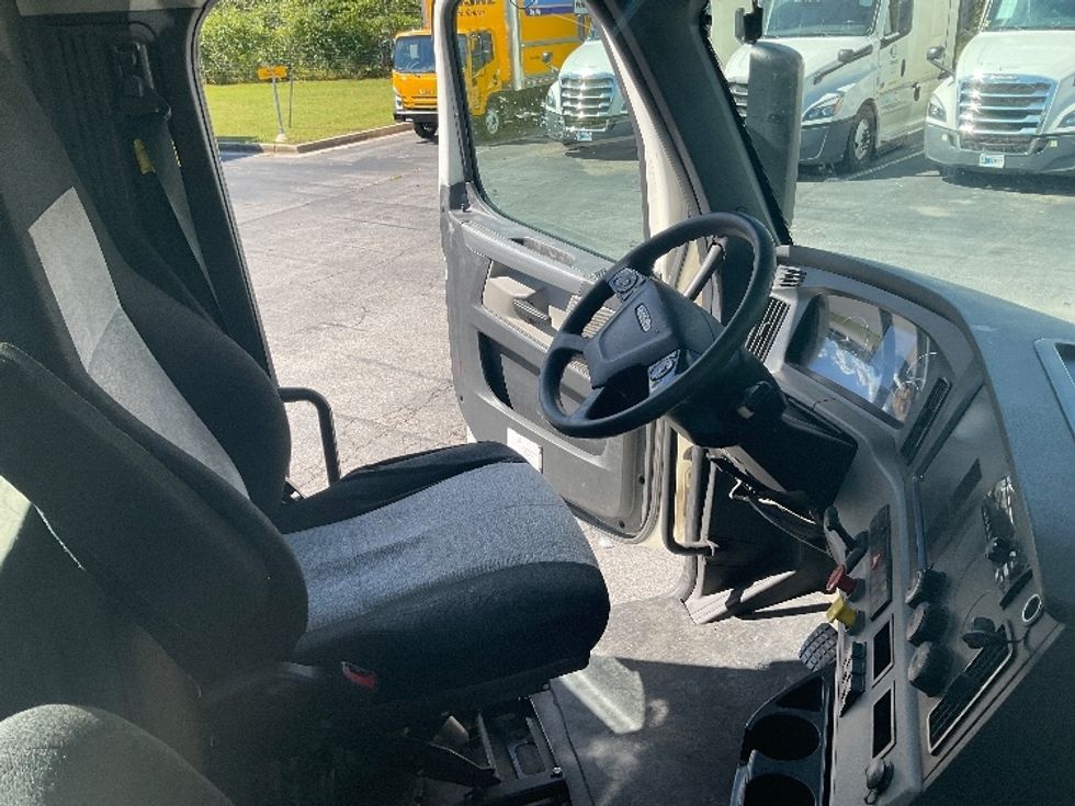 Day Cab Tractor-Heavy Duty Tractors-Freightliner-2019-T12664ST-Chattanooga-TN-719,916\n\t\tmiles-$ 25,250 - Image 14