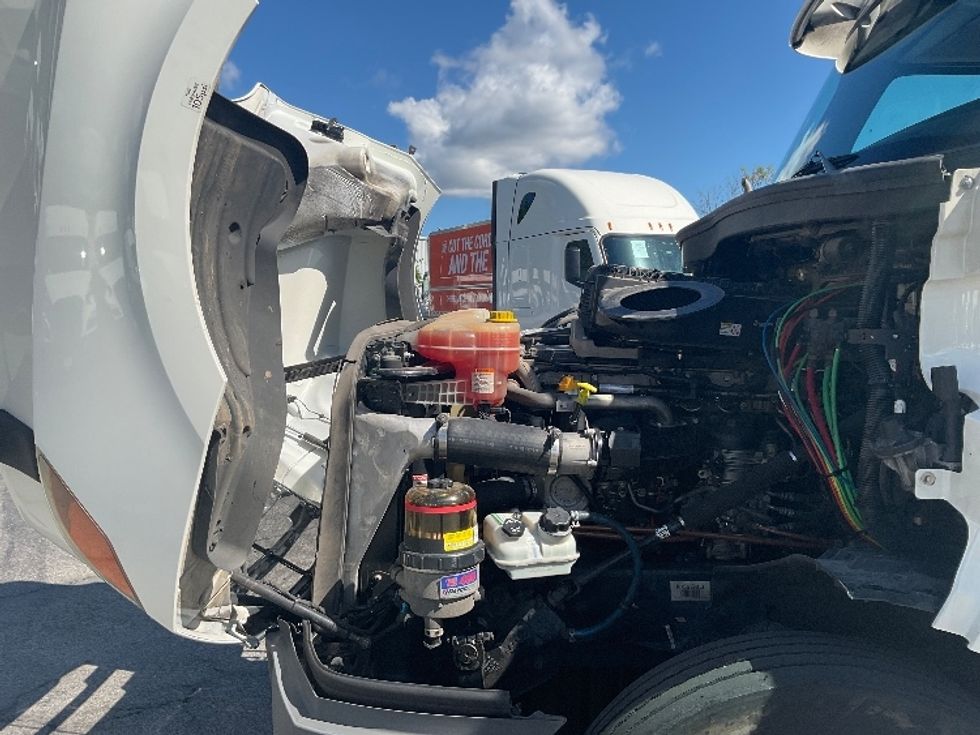 Day Cab Tractor-Heavy Duty Tractors-Freightliner-2019-T12664ST-Chattanooga-TN-719,916\n\t\tmiles-$ 25,250 - Image 16