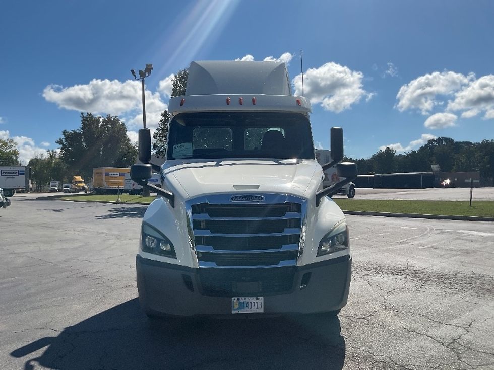 Day Cab Tractor-Heavy Duty Tractors-Freightliner-2019-T12664ST-Chattanooga-TN-719,916\n\t\tmiles-$ 25,250 - Image 2