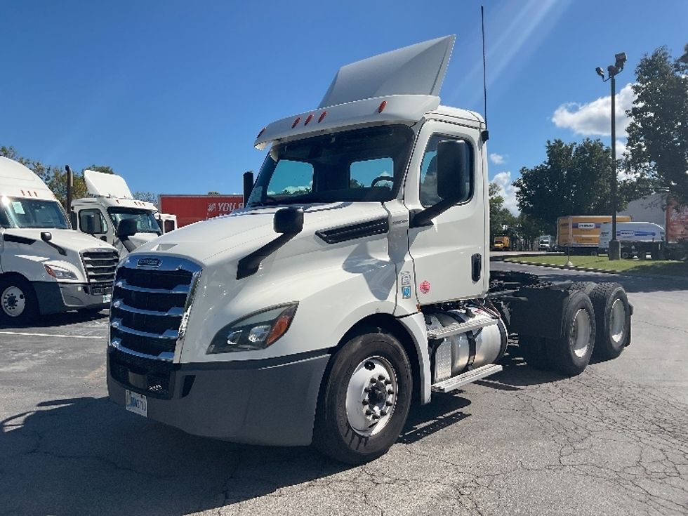 Day Cab Tractor-Heavy Duty Tractors-Freightliner-2019-T12664ST-Chattanooga-TN-719,916\n\t\tmiles-$ 25,250 - Image 3