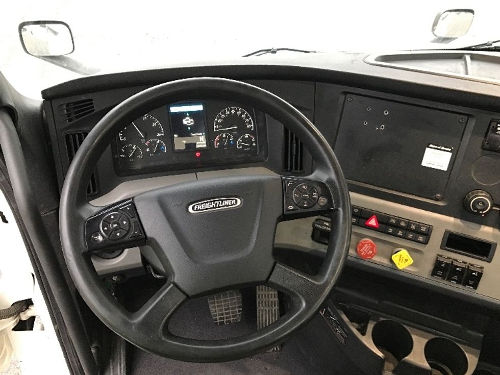 Day Cab Tractor-Heavy Duty Tractors-Freightliner-2019-T12664ST-Chesapeake-VA-339,493\n\t\tmiles-$ 47,500 - Image 11