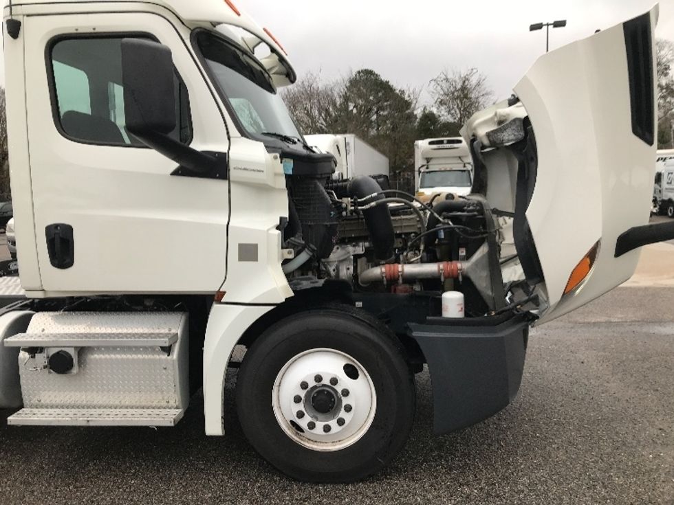 Day Cab Tractor-Heavy Duty Tractors-Freightliner-2019-T12664ST-Chesapeake-VA-339,493\n\t\tmiles-$ 47,500 - Image 15