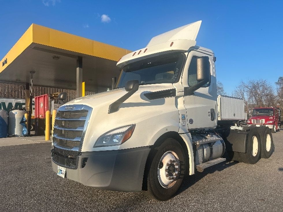 Day Cab Tractor-Heavy Duty Tractors-Freightliner-2019-T12664ST-Chesapeake-VA-339,493\n\t\tmiles-$ 47,500 - Image 3