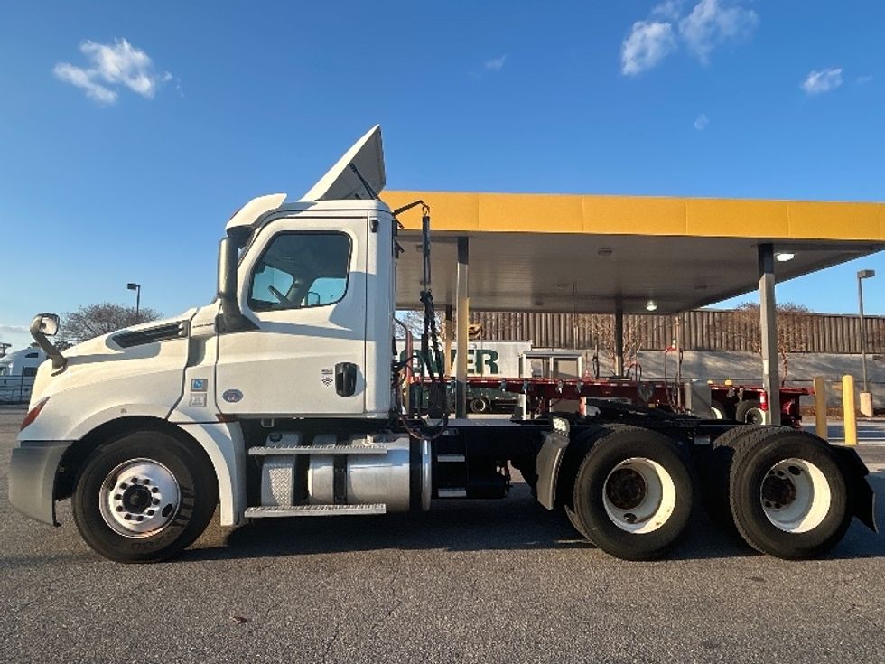 Day Cab Tractor-Heavy Duty Tractors-Freightliner-2019-T12664ST-Chesapeake-VA-339,493\n\t\tmiles-$ 47,500 - Image 4