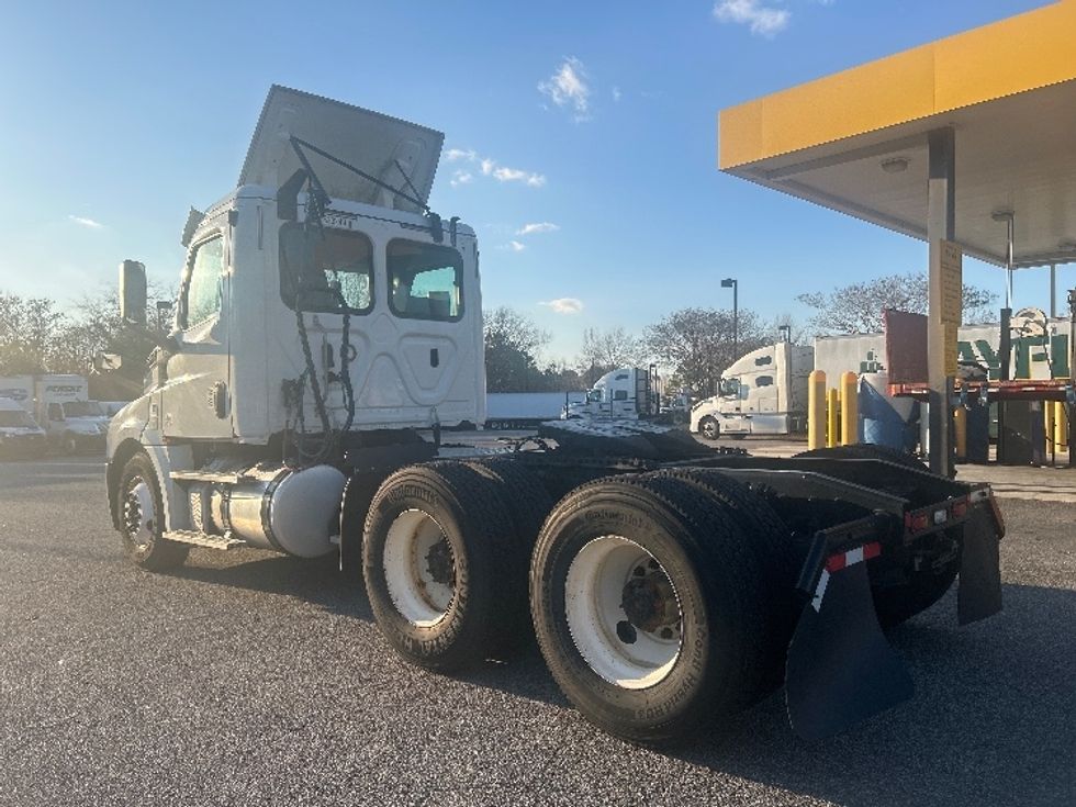 Day Cab Tractor-Heavy Duty Tractors-Freightliner-2019-T12664ST-Chesapeake-VA-339,493\n\t\tmiles-$ 47,500 - Image 5
