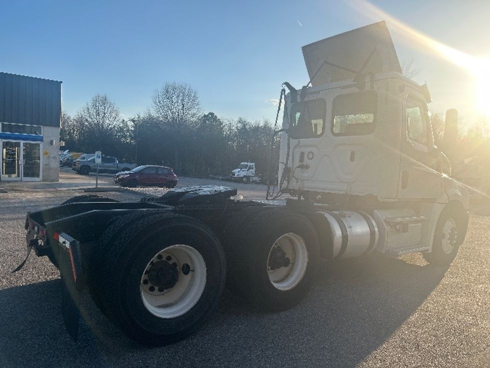 Day Cab Tractor-Heavy Duty Tractors-Freightliner-2019-T12664ST-Chesapeake-VA-339,493\n\t\tmiles-$ 47,500 - Image 7