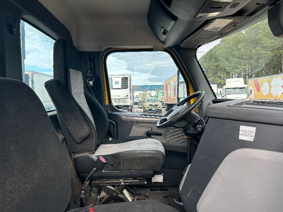 Day Cab Tractor-Heavy Duty Tractors-Freightliner-2019-T12664ST-Chesapeake-VA-443,845\n\t\tmiles-$ 36,250 - Image 14